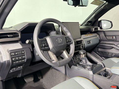 Used 2025 Toyota 4Runner Trailhunter AWD/4WD image 4
