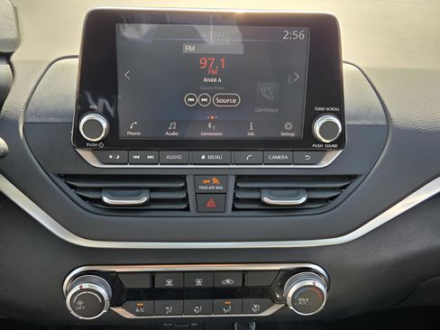 Used 2022 Nissan Altima 2.5 SV image 18