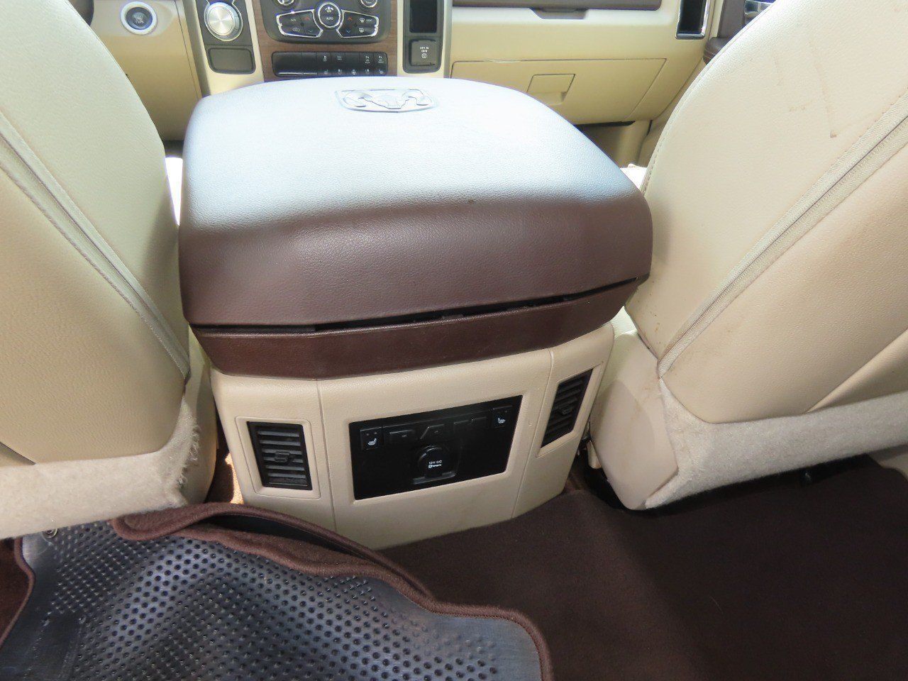 Used 2014 RAM 1500 Laramie w/ Convenience Group RWD image 19