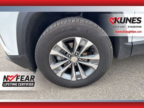 Used 2026 Chevrolet Equinox LT AWD/4WD image 16