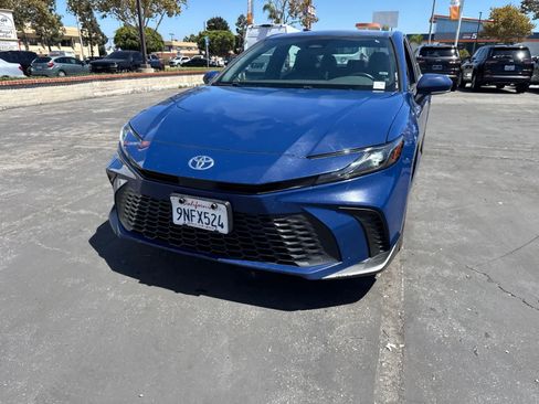 Used 2025 Toyota Camry SE FWD image 2