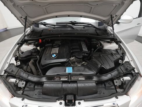 Used 2009 BMW 328i xDrive Sedan image 3