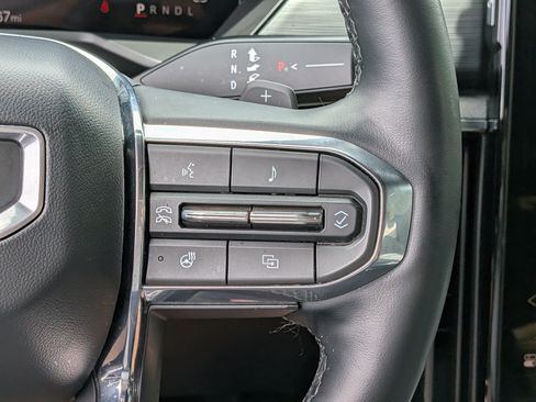 Used 2025 GMC Acadia Elevation FWD image 26
