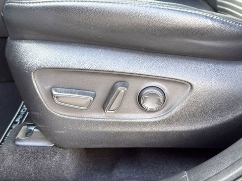 Used 2023 Toyota Highlander XSE image 12