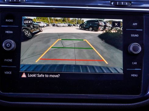 Used 2022 Volkswagen Tiguan SE R-Line image 28