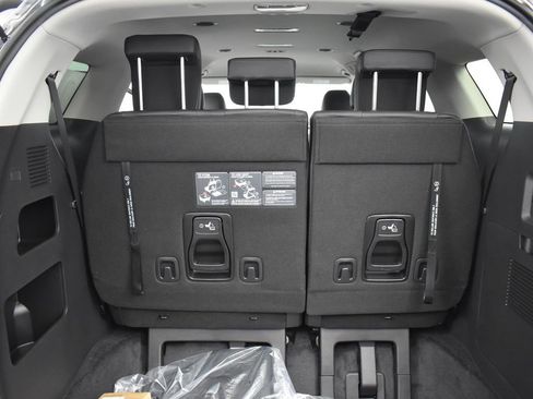Certified 2024 Kia Carnival LX image 29