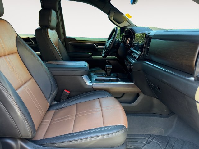 Certified 2025 Chevrolet Silverado 1500 High Country w/ Technology Package AWD/4WD image 15