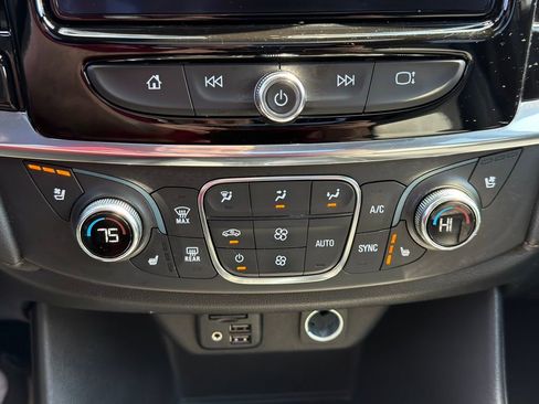 Used 2023 Chevrolet Traverse High Country FWD image 4