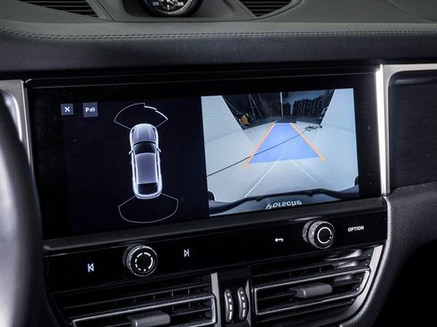 Certified 2023 Porsche Macan GTS image 23