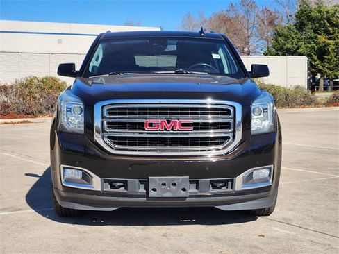 Used 2020 GMC Yukon XL SLT image 2