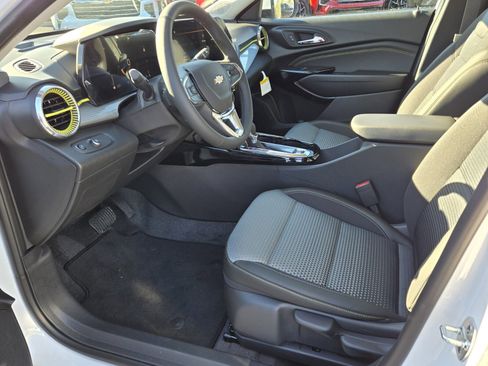 New 2026 Chevrolet Trax LT w/ Driver Confidence Package image 5