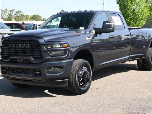 New 2026 RAM 3500 Big Horn AWD/4WD image 5