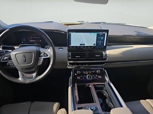 Used 2023 Lincoln Navigator L Reserve RWD image 7