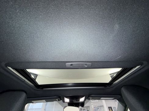 Used 2022 Toyota RAV4 SE image 23