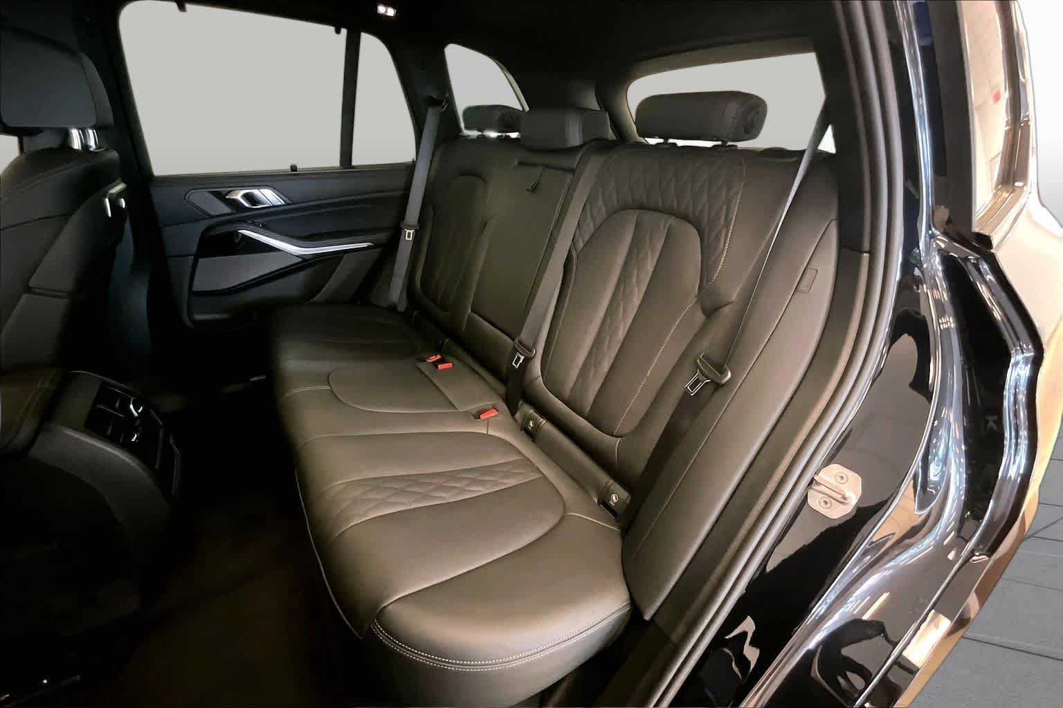 Used 2024 BMW X5 xDrive40i w/ Executive Package AWD/4WD image 18