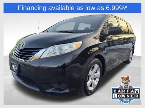 Used 2012 Toyota Sienna LE image 1