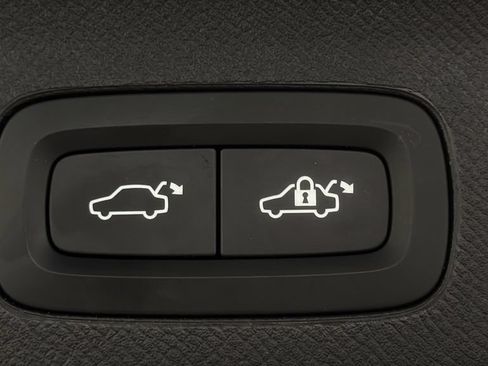Used 2023 Volvo XC90 B6 Plus w/ Protection Package Premier AWD/4WD image 9