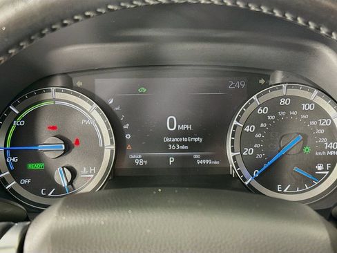 Used 2021 Toyota Highlander XLE AWD/4WD image 14