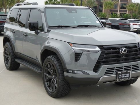 Used 2024 Lexus GX 550 AWD/4WD image 3