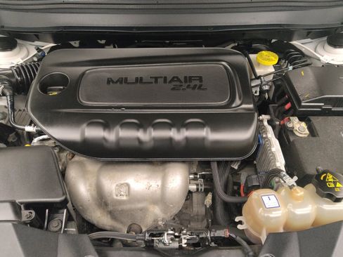 Used 2019 Jeep Cherokee Limited FWD image 30