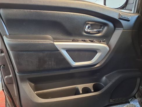 Used 2017 Nissan Titan SL image 14