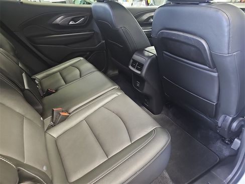 Used 2024 GMC Terrain SLT image 11