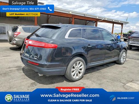 Used 2014 Lincoln MKT AWD image 4