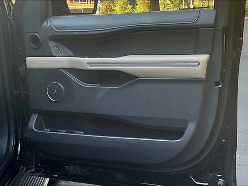 Used 2023 Ford Expedition Limited image 43