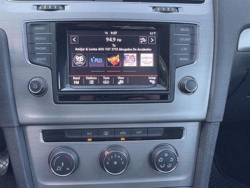 Used 2015 Volkswagen Golf S image 16