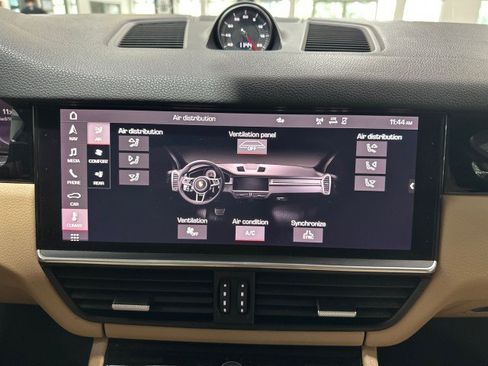Used 2021 Porsche Cayenne Coupe AWD/4WD image 52
