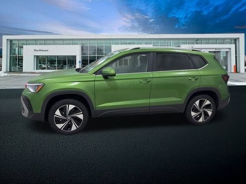 New 2025 Volkswagen Taos SE image 3