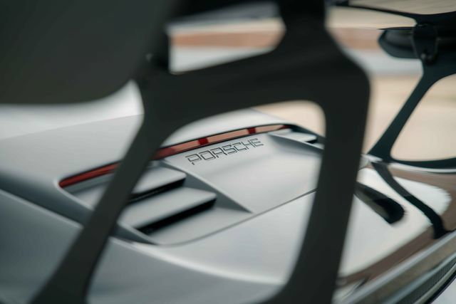 Used 2019 Porsche 911 GT3 RS w/ Weissach Package RWD image 39
