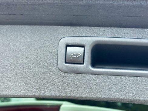 Used 2023 Toyota Highlander FWD image 13