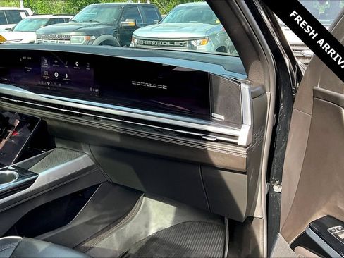 Used 2025 Cadillac Escalade Sport w/ Touring Package AWD/4WD image 27