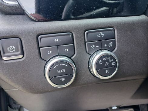 Used 2025 GMC Sierra 2500 SLE w/ SLE Value Package; AWD/4WD image 15