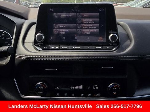 Used 2023 Nissan Rogue SV image 18