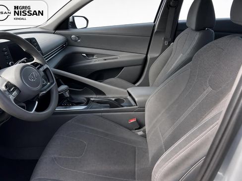 Used 2022 Hyundai Elantra SE FWD image 5