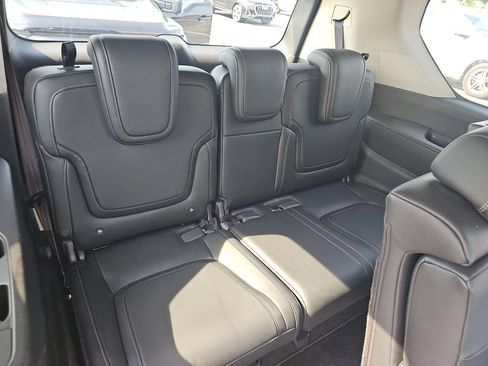 Used 2025 Nissan Armada SV AWD/4WD image 11