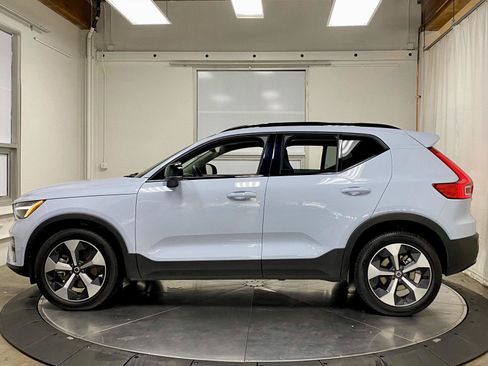 Used 2026 Volvo XC40 B5 Plus AWD/4WD image 6