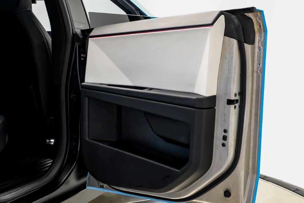 Used 2024 Tesla Cybertruck AWD Crew Cab image 44