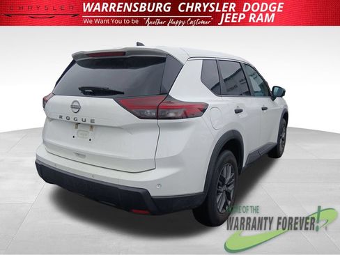 Used 2024 Nissan Rogue S FWD image 4