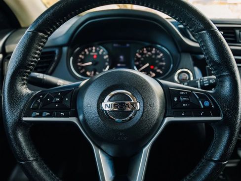 Used 2020 Nissan Rogue SV w/ Premium Package image 14