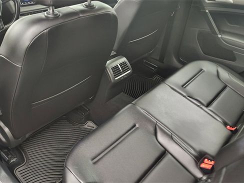 Used 2017 Volkswagen Golf SE image 30