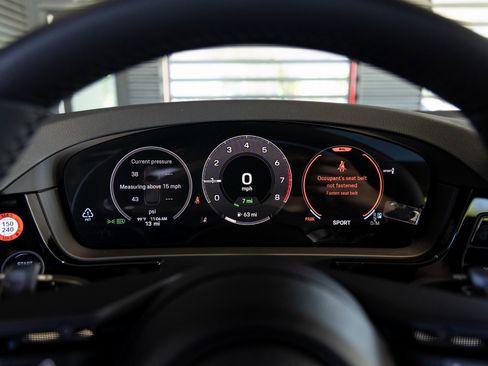 Certified 2025 Porsche Cayenne E-Hybrid image 13