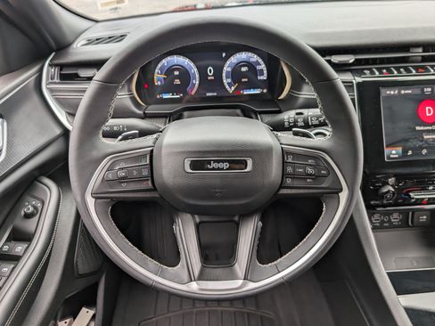 Used 2024 Jeep Grand Cherokee Altitude AWD/4WD image 23