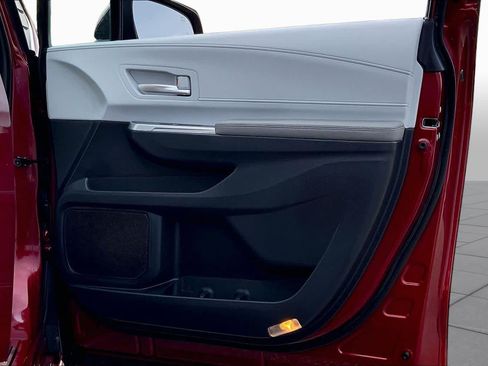 Certified 2026 Toyota Sienna XLE FWD image 22