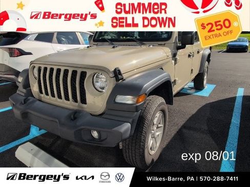 Used 2020 Jeep Gladiator Sport w/ Quick Order Package 24S AWD/4WD image 1