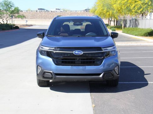Used 2025 Subaru Forester Touring AWD/4WD image 2