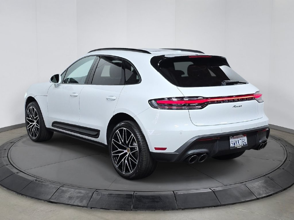 Certified 2026 Porsche Macan AWD/4WD image 3