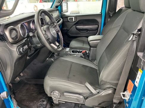 Used 2019 Jeep Wrangler Sport AWD/4WD image 9